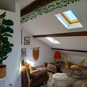  Appartement T2 Proche Remparts France